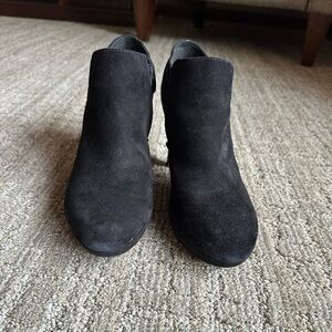 Clark’s suede shoes size 9